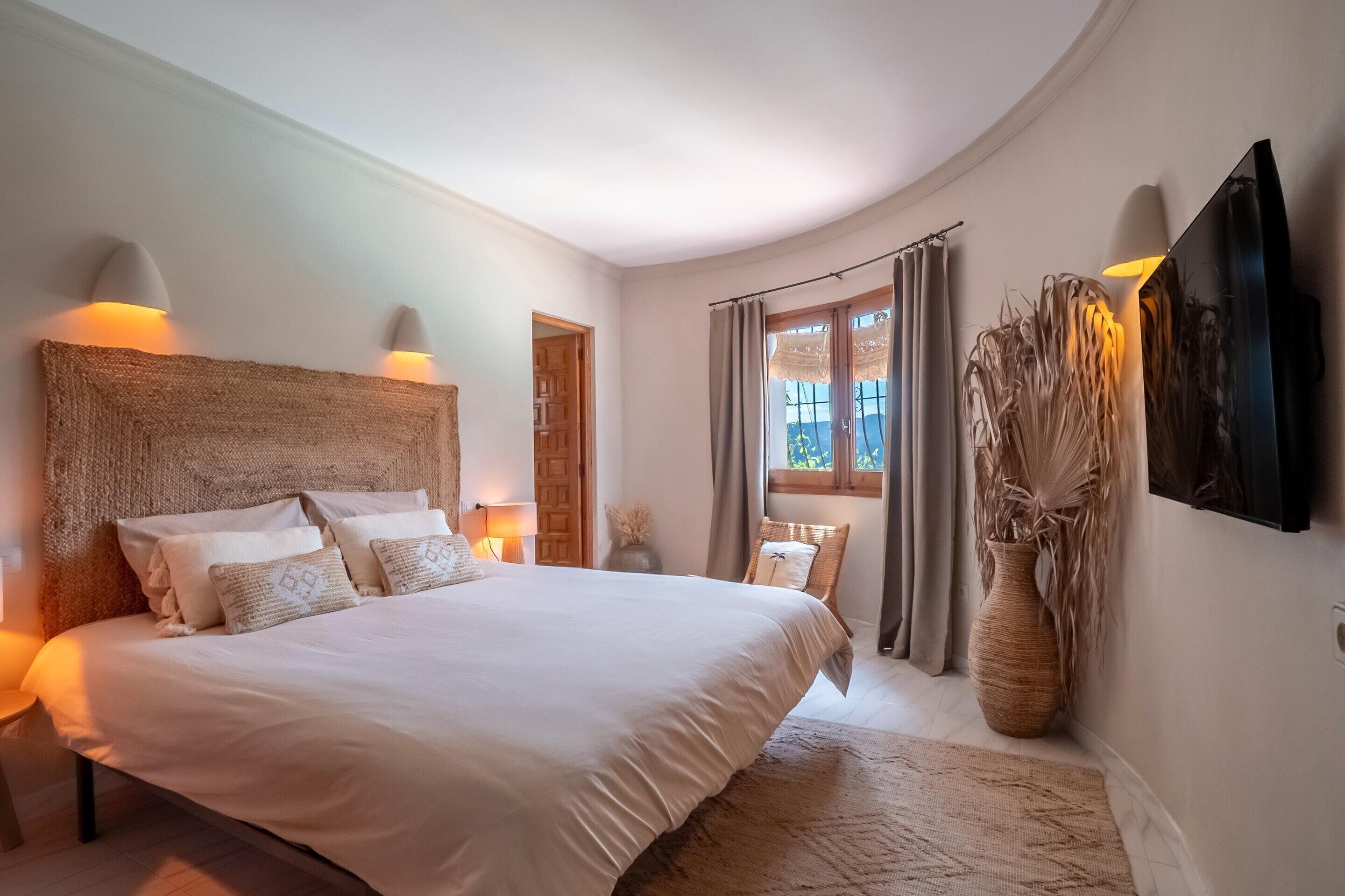 3 bedrooms, individually furnished, bed sheets