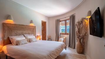 3 bedrooms, individually furnished, bed sheets