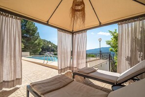 Villa | Balcony