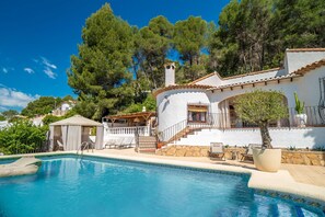 Villa | Pool | Indoor pool, outdoor pool