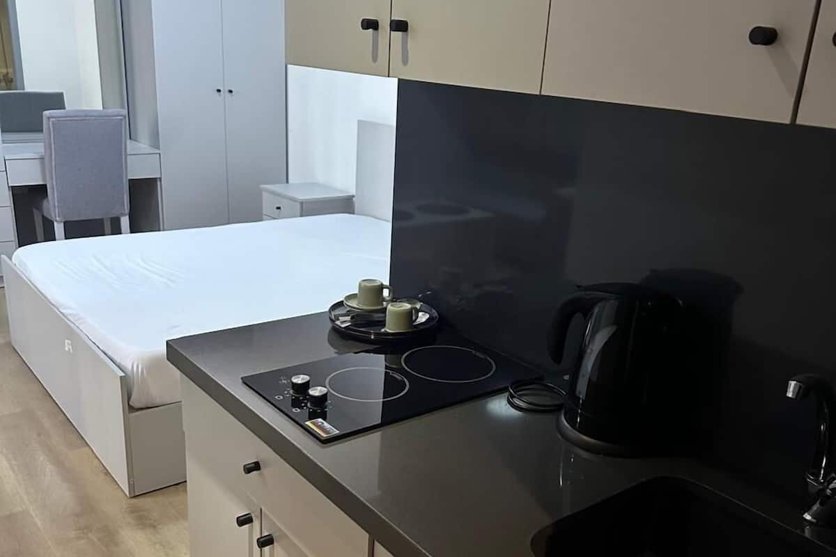 1 bedroom, desk, laptop workspace, free WiFi
