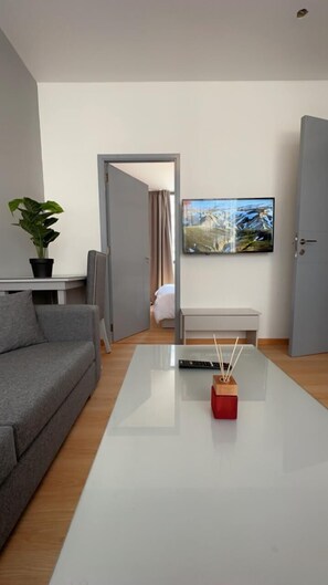 1 bedroom, desk, laptop workspace, free WiFi - Clemenceau Suites (Beirut)