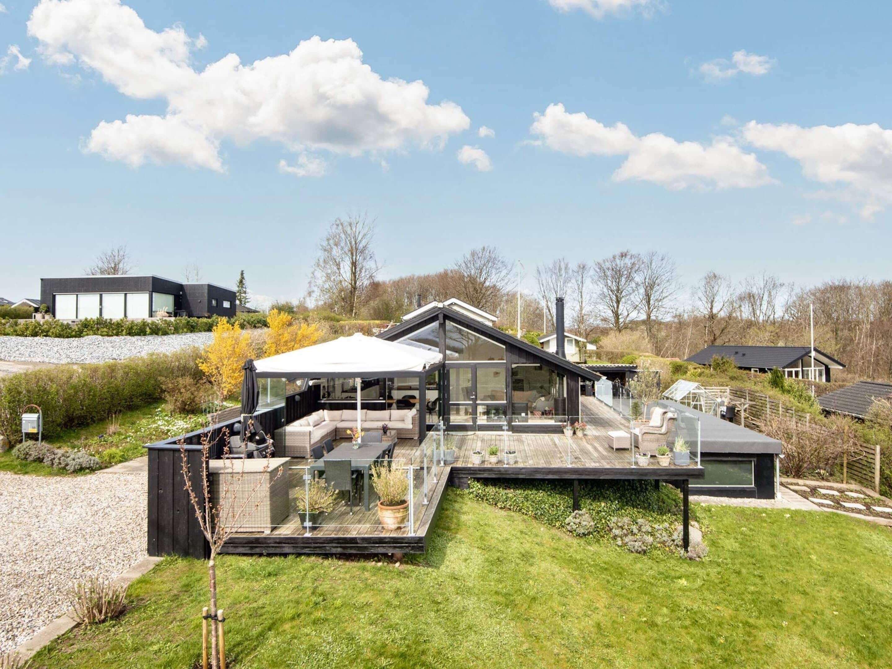 House | Outdoor dining