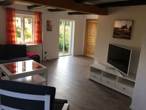 Dining - Farsighted Modern Retreat (Taarstedt)