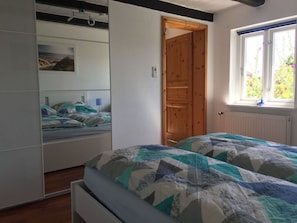 2 bedrooms, individually furnished - Farsighted Modern Retreat (Taarstedt)