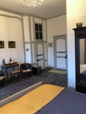 1 slaapkamer, een bureau, reisbedje, gratis wifi