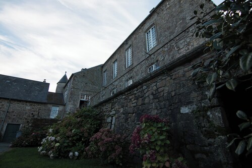 Chateau de Claids-Room Blanche