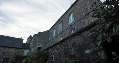Chateau de Claids-Room Blanche