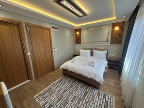Desk, laptop workspace, soundproofing, iron/ironing board - Elita Otel (Istanbul)