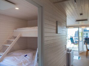 Mobile Home | 2 bedrooms, individually furnished