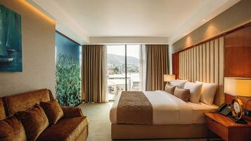 Executive Double Room | Bathroom | Shower, hair dryer, slippers, towels