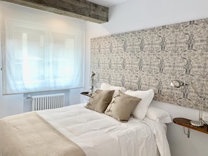 1 bedroom, iron/ironing board, Internet, bed sheets