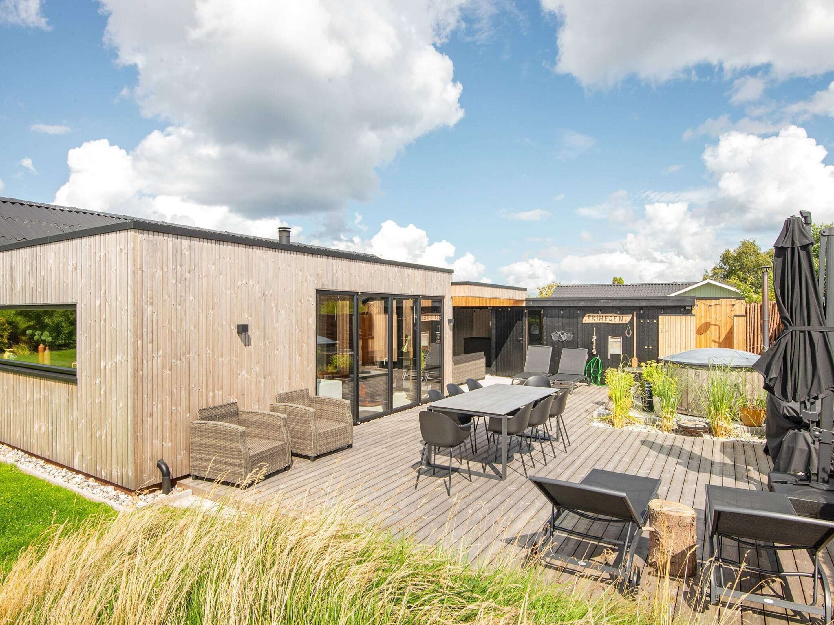 House | Outdoor dining