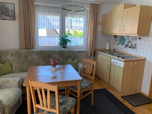 Dining - Inviting Apartment Near Beach (Wangerland)