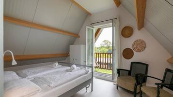 3 bedrooms, bed sheets