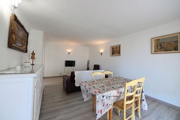 Dining - Super 3 Pièces de 85 m2 Proche mer (Port-Vendres)