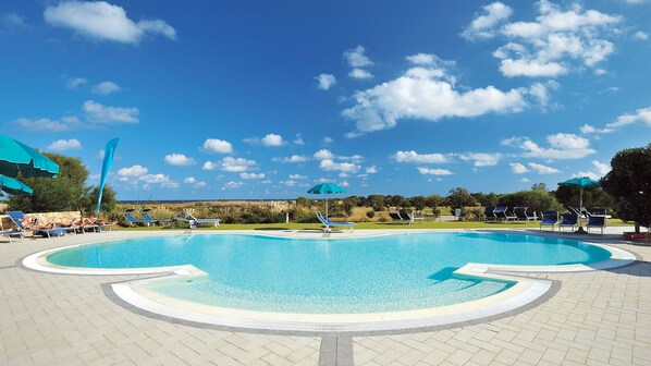 Seasonal outdoor pool