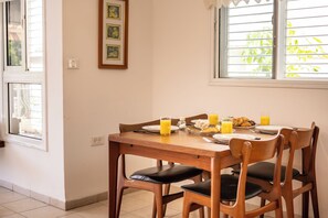 Dining - Homey Kiryat Haim Apt by Sea N Rent (Haifa)