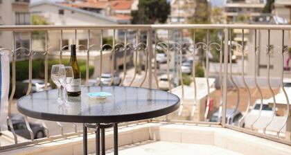 Homey Kiryat Haim Apt by Sea N Rent