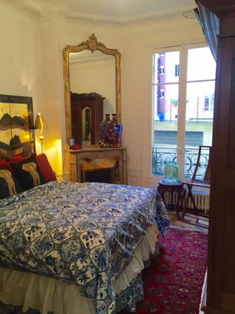 PARIS MONTMARTRE, APARTMENT "bon standing" Paris Vrbo