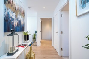 Interior - Lux London Kew Bridge double balcony condo free parking (London)