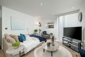 2 bedrooms, iron/ironing board, free WiFi, bed sheets - Lux London Kew Bridge double balcony condo free parking (London)