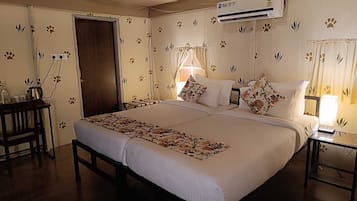 Swiss Tent Classic With Hill View | 熨斗/熨板