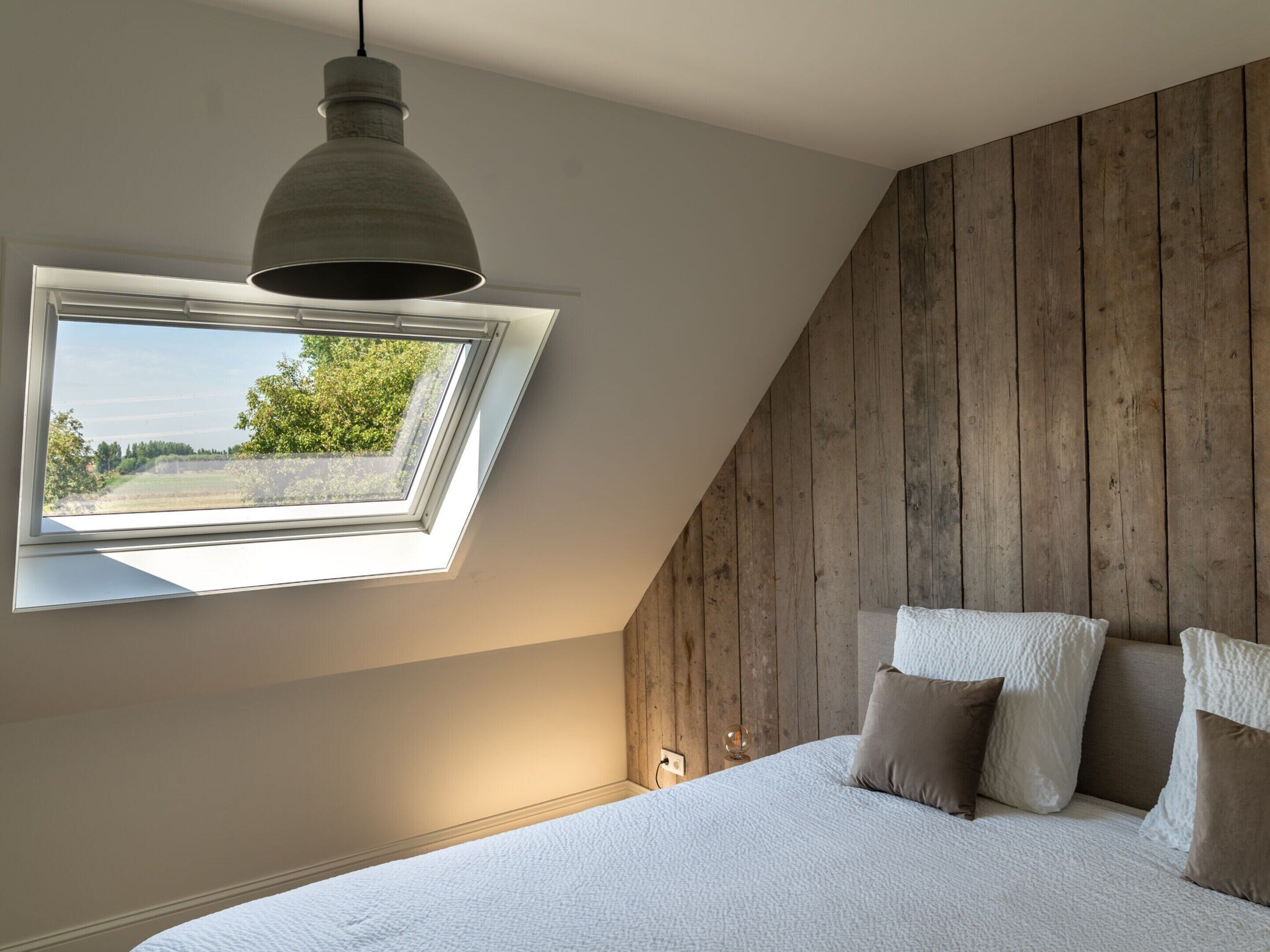 Casa | 3 habitaciones, muebles diferentes y tabla de planchar con plancha 