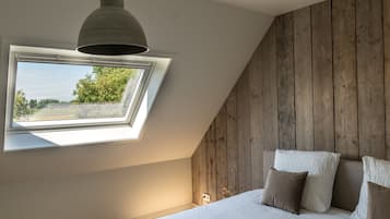 3 chambres, ameublement personnalisé, fer et planche à repasser