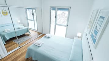 2 bedrooms, iron/ironing board, travel cot, free WiFi