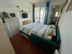 1 Schlafzimmer, Reisekinderbett, Bettwäsche
