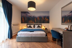 In-room safe, blackout drapes, free WiFi, bed sheets - Kyrr Smart Mountain Retreat (Moena)