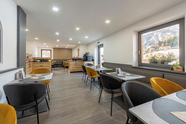 Breakfast area - Kyrr Smart Mountain Retreat (Moena)