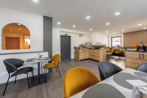 Breakfast area - Kyrr Smart Mountain Retreat (Moena)