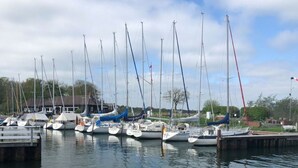 A marina with several sailboats docked at the pier. - Juchmann Modern Retreat (Timmendorfer Strand)