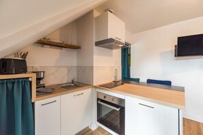 Oven, coffee/tea maker, toaster