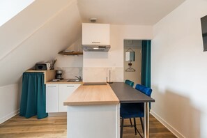 Oven, coffee/tea maker, toaster