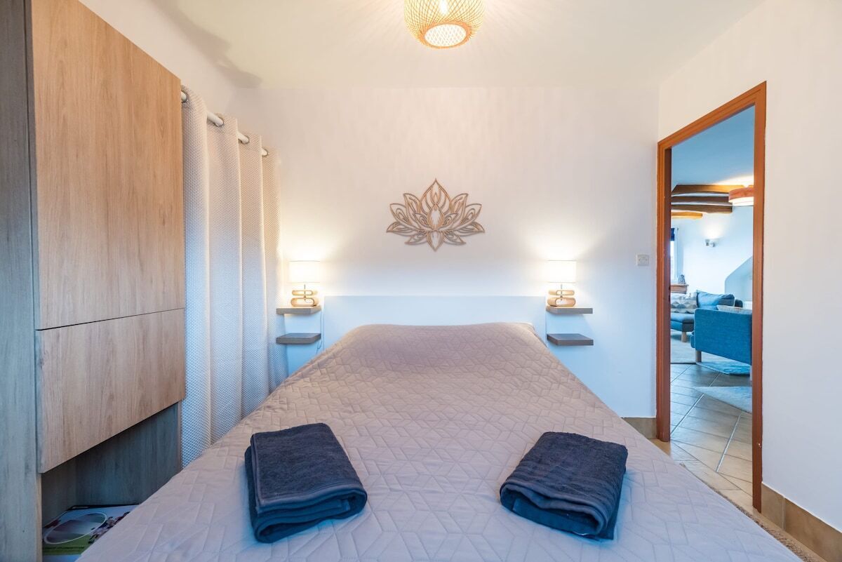 1 chambre, bureau, accès Internet, draps fournis