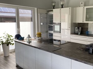 House | Private kitchen | Fridge, microwave, oven, stovetop - Wide Angle View (Zetel)