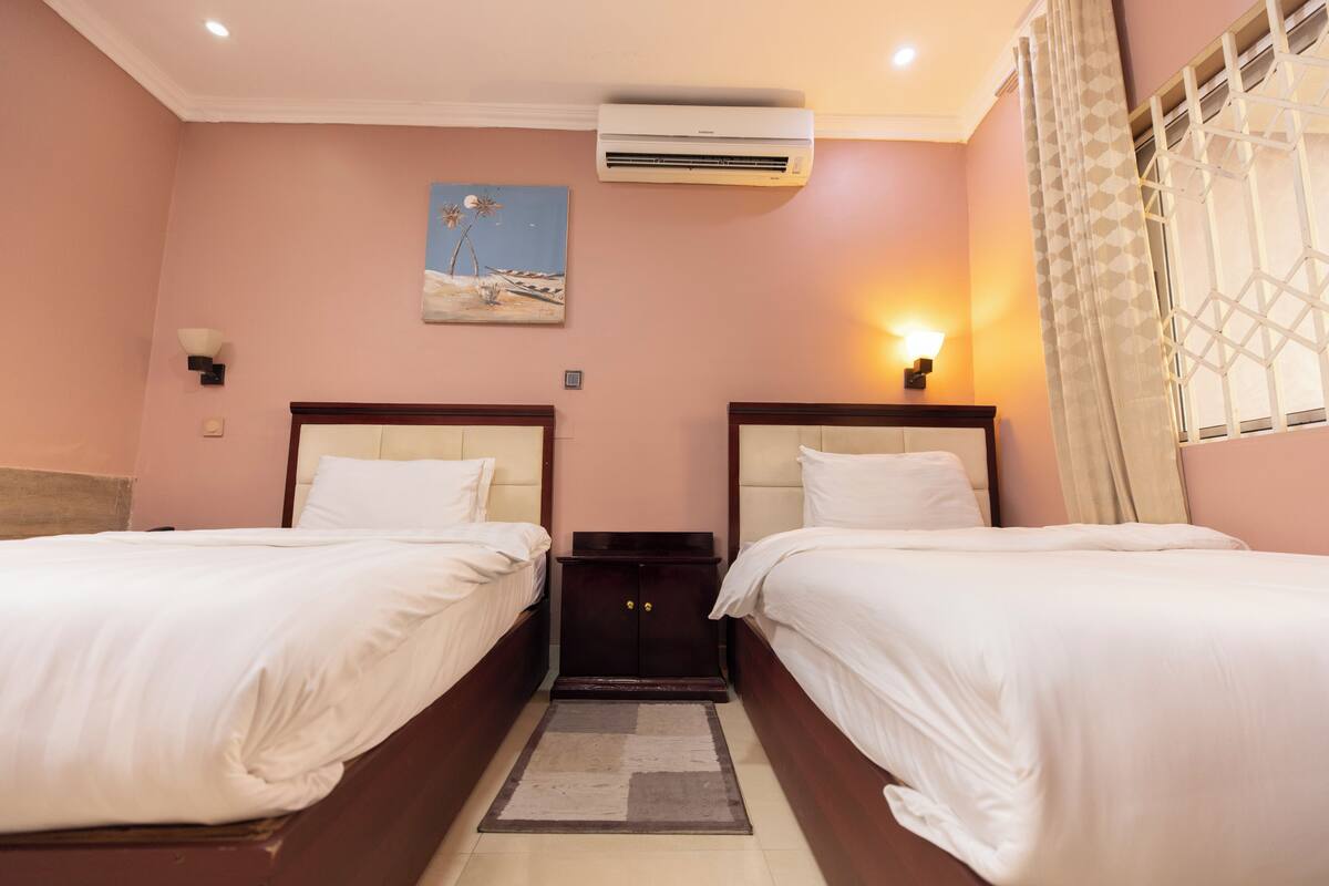 Deluxe Twin Room | In-room safe, desk, laptop workspace, WiFi (free)