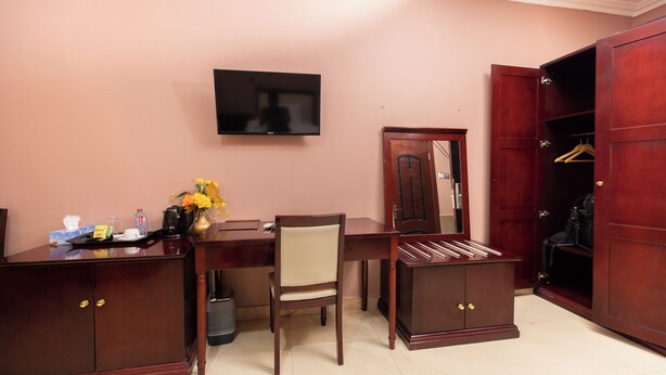 In-room safe, desk, laptop workspace, free WiFi - Volta Serene Hotel (Ho)