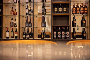 5 bars/lounges - Volta Serene Hotel (Ho)