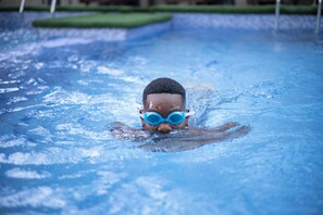 2 piscines extérieures