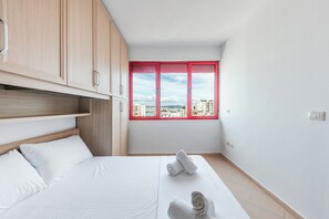 2 chambres, fer et planche à repasser, Wi-Fi, draps fournis