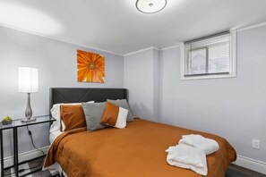 2 habitaciones, escritorio, tabla de planchar con plancha y wifi 