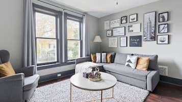 Televisie en een open haard