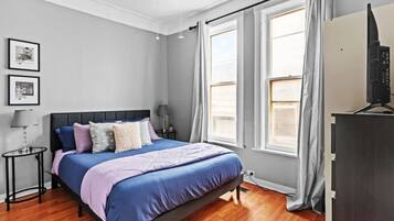 2 Schlafzimmer, Schreibtisch, Bügeleisen/Bügelbrett, Reisekinderbett