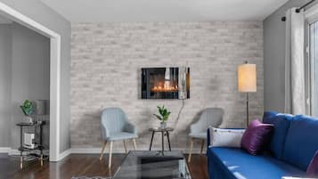 TV, fireplace