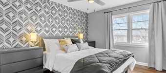 Cheerful Family Home 3 mins drive to UWindsor