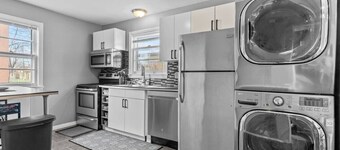 Cheerful Family Home 3 mins drive to UWindsor